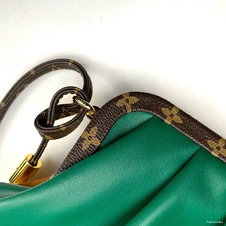 Fashionrepsfam ru 20B570263 LV Bags 0808